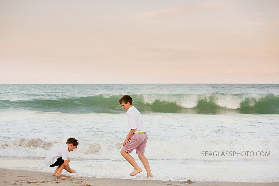 brothers looking for shells on the beach Windsor Vero Beach Flordida Family Photography