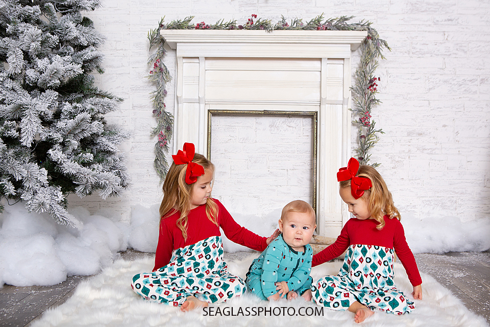 Siblings sit together for Christmas photos in Vero Beach Florida