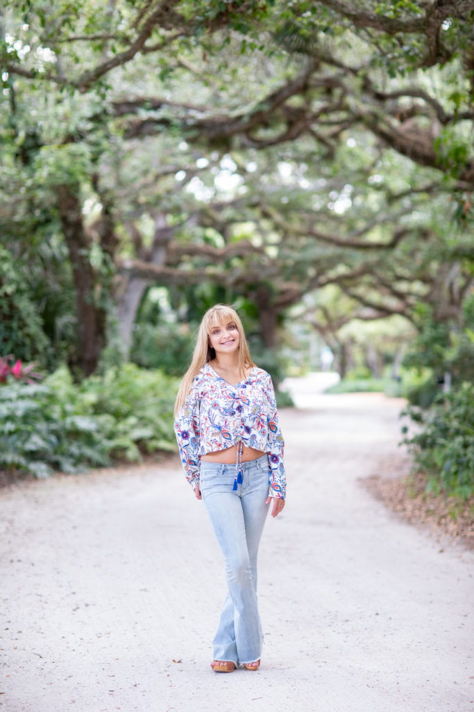 photographer n Vero beach Florida high school senior portraits under beautiful old oak trees